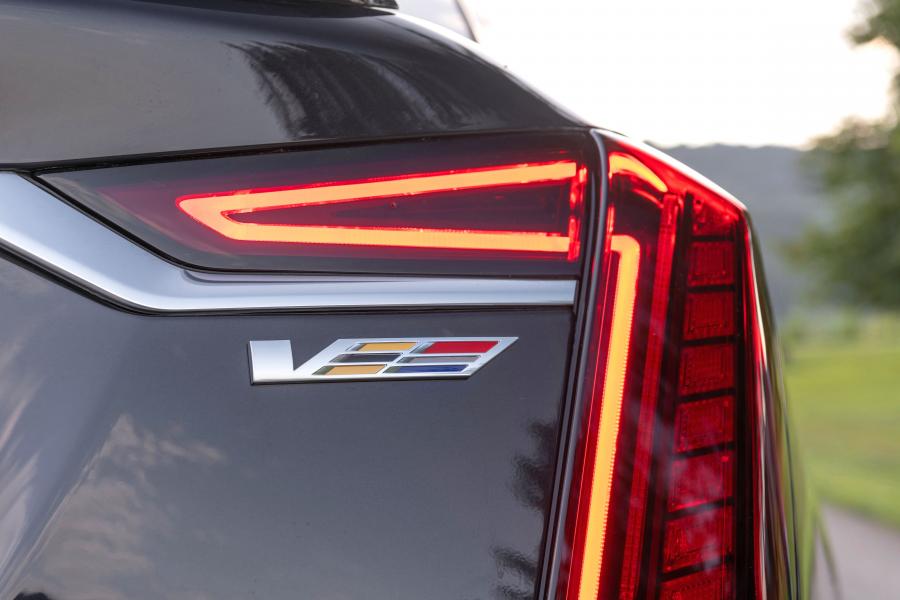 Логотип Cadillac CT6-V 2019 года  (фото 12 из 17)